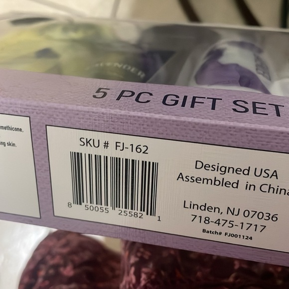 Freida & Joe Lavender 5 Piece Gift Box Collection Bath & Body Set - Picture 2 of 2